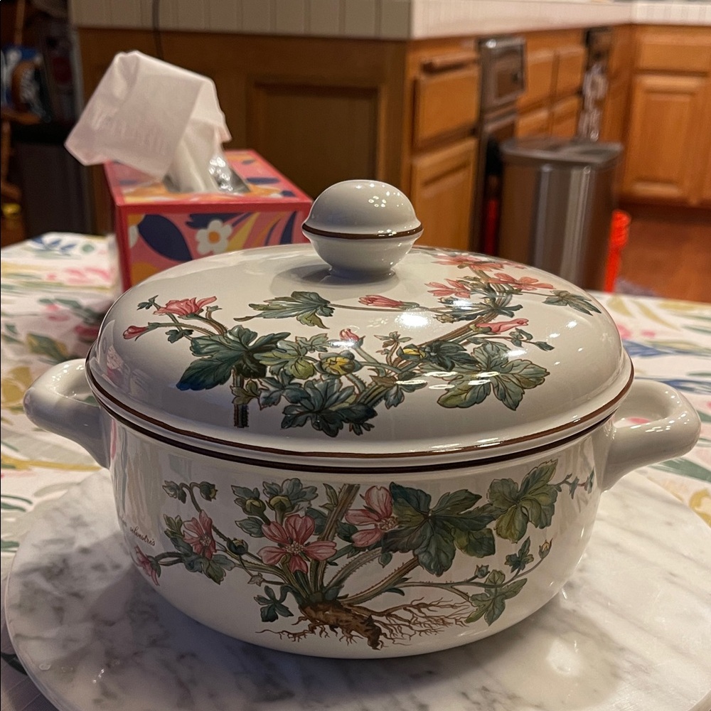 Villeroy & Boch Botanica Round Covered Vegetable Tureen (Casserole Dish).